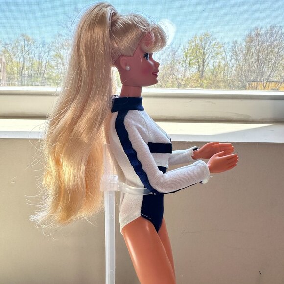 University Barbie Georgetown University Cheerleader Doll 1996 Mattel 17749 - Picture 8 of 13